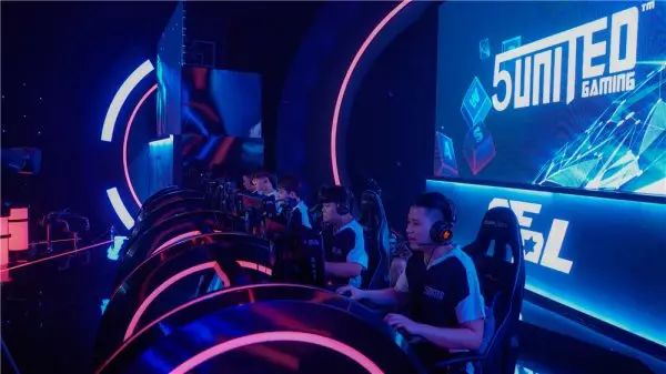 与边后卫完 与边后卫完